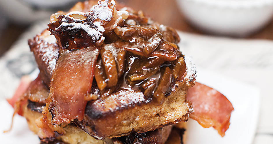 PAN FRANCÉS CON TOCINO GLASEADO Y MERMELADA RÚSTICA DE MANDARINA