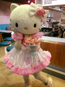 
					Hello Kitty inaugura cafetería