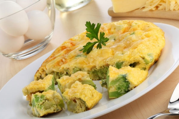 omelette de brocoli con queso