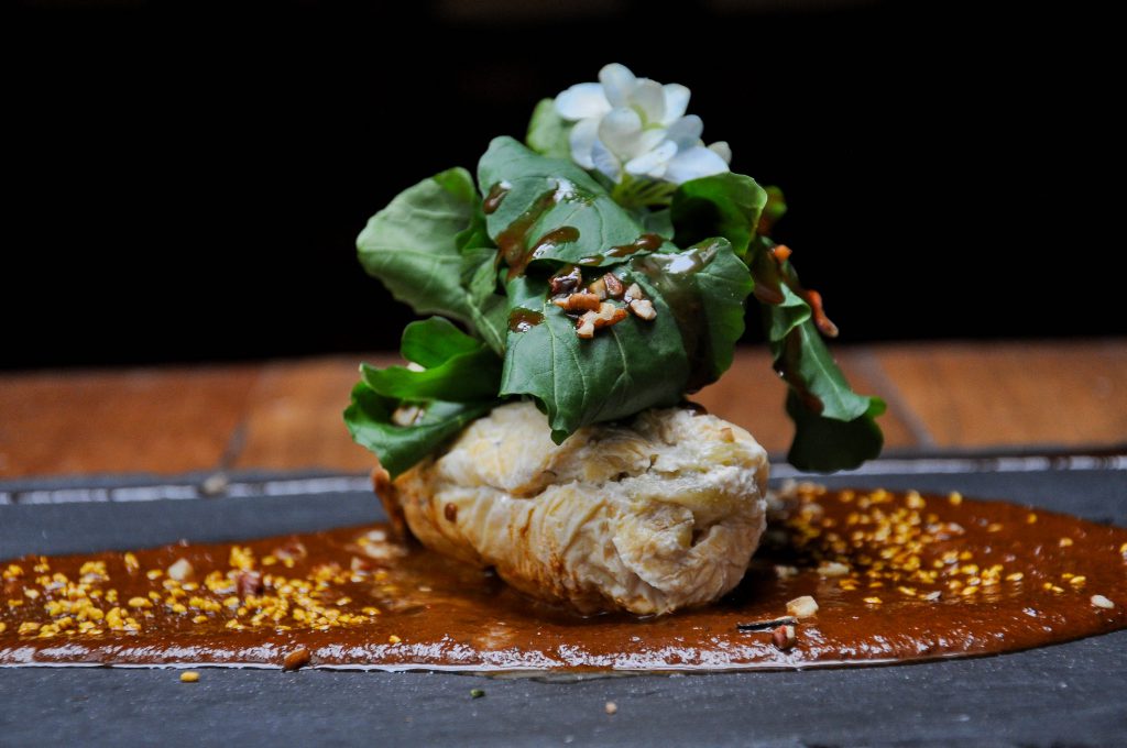Angelopolitano presenta un menú de invierno con grana cochinilla