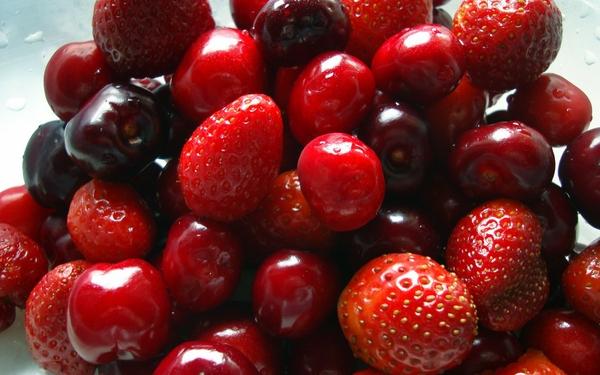 ingredientes-amor-cerezas-fresas