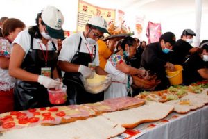 México rompe récord de la elaboración de la torta más grande del mundo 1
