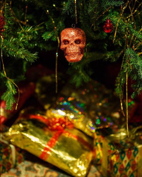 adorno-de-calavera-en-arbol-de-navidad