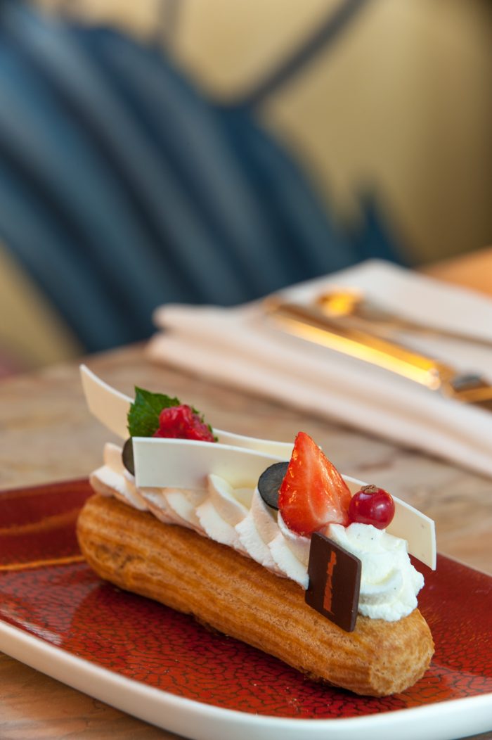 Brach_Patisserie_Eclair_fruits_rouges_GuillaumedeLaubier-700×1052