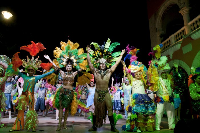 
					Carnaval Mérida 2019, flora y fauna sustentable