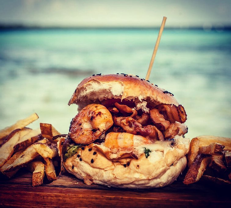 que hacer en bacalar restaurante la playita hamburguesa