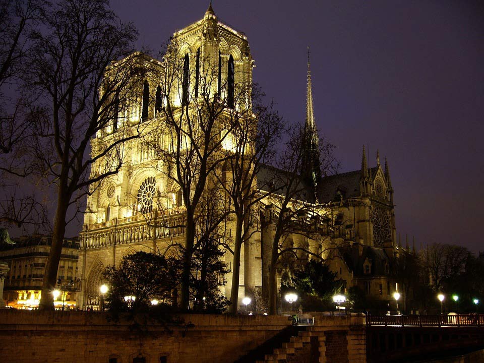 Las obras de arte y tesoros que sobrevivieron al incendio de Notre Dame 0