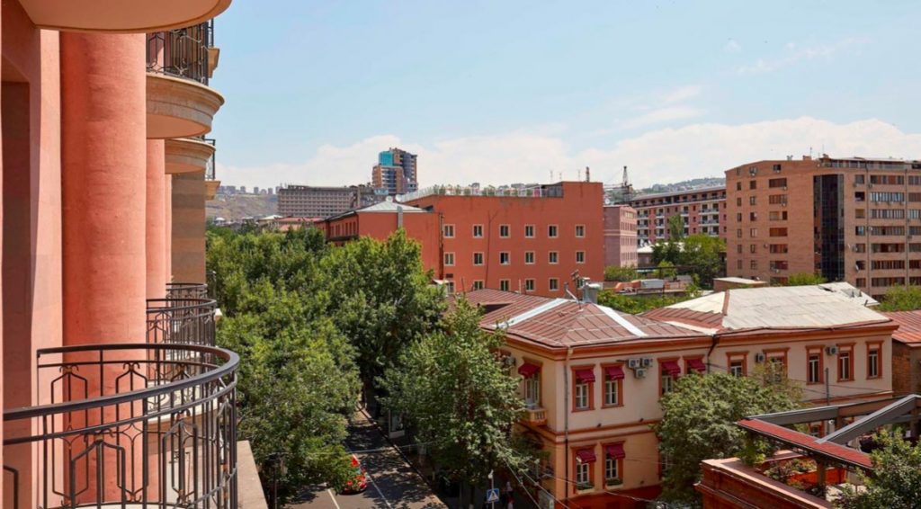 Conoce el primer hotel de lujo que abrió sus puertas en Ereván 1