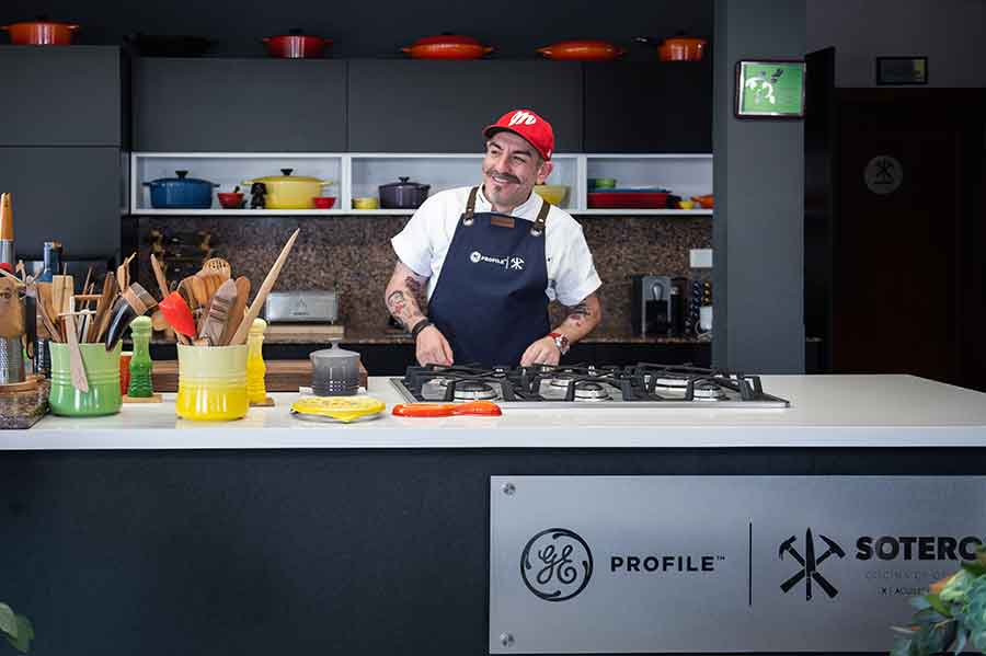 
					Aquiles Chávez estrena cocina en Sotero
