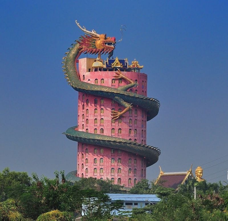 templo de dragón Wat Samphran en Tailandia