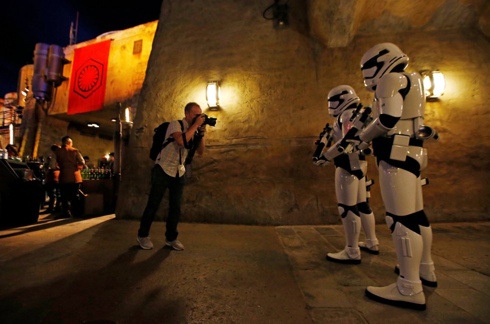 Así es el impactante parque de Star Wars en Disneyland 11