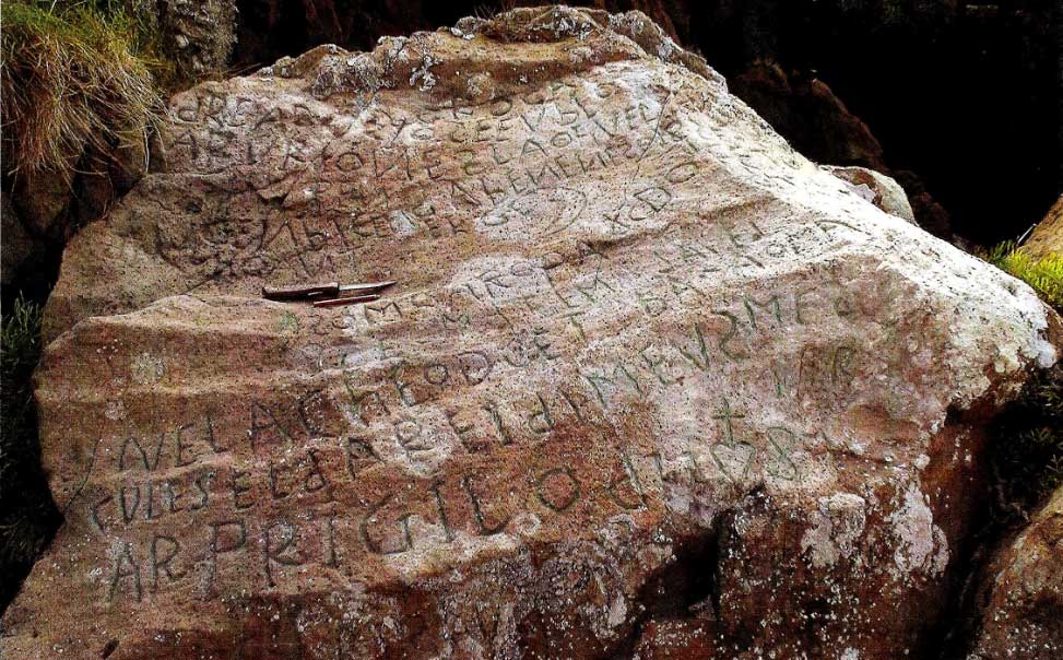 Pueblo en Francia ofrece recompensa si descifras mensaje en misteriosa piedra 1
