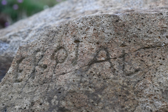 Pueblo en Francia ofrece recompensa si descifras mensaje en misteriosa piedra 3