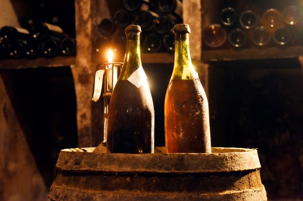 Ponen a la venta dos botellas de vino con más de 400 años de antigüedad 2