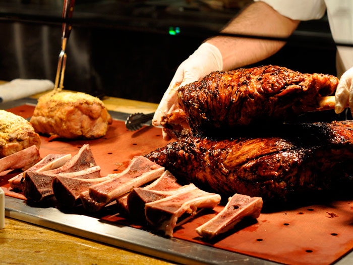 experiencias originales en Las Vegas feast buffet palace station carne corte