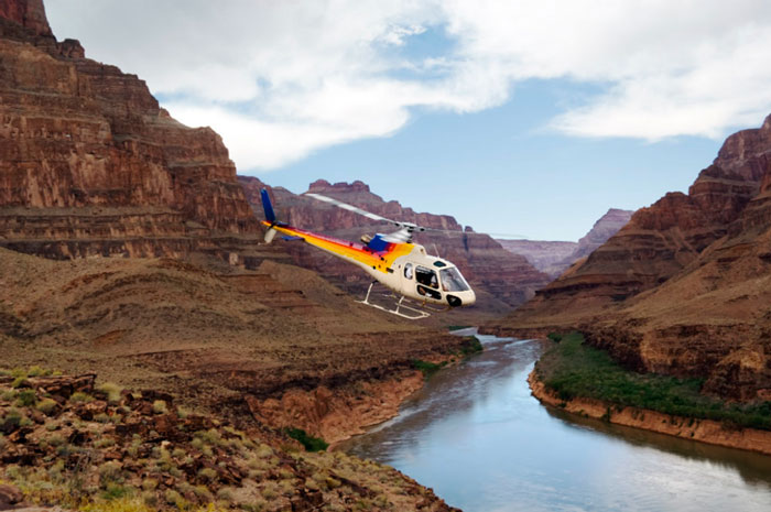 experiencias originales en Las Vegas vuelo helicotero rio colorado y cañon