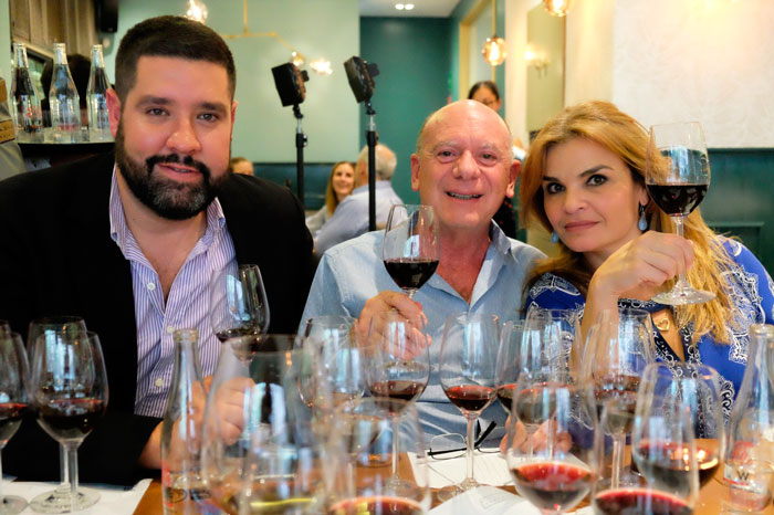 Abel Hernandez, Salomon Cohen y elisa villarrearl en la cata a ciegas de vinos mexicanos en Margaret