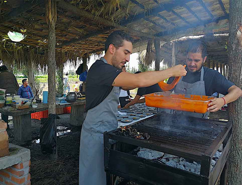 Grandes chefs ofrecen experiencias en una chinampa en Xochimilco