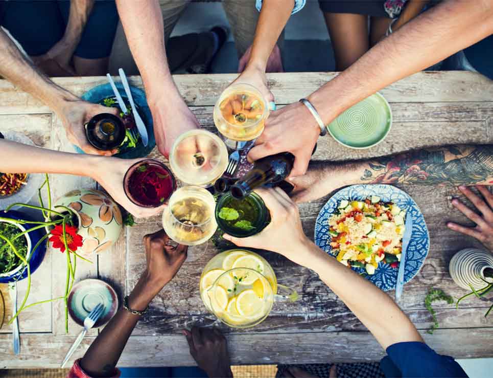 
					8 tips para comer saludable en un restaurante