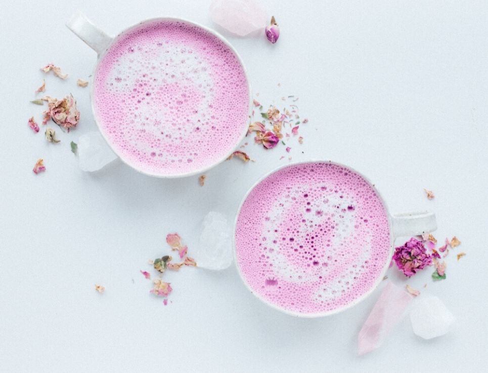 Pink latte: el café rosa que es súper relajante