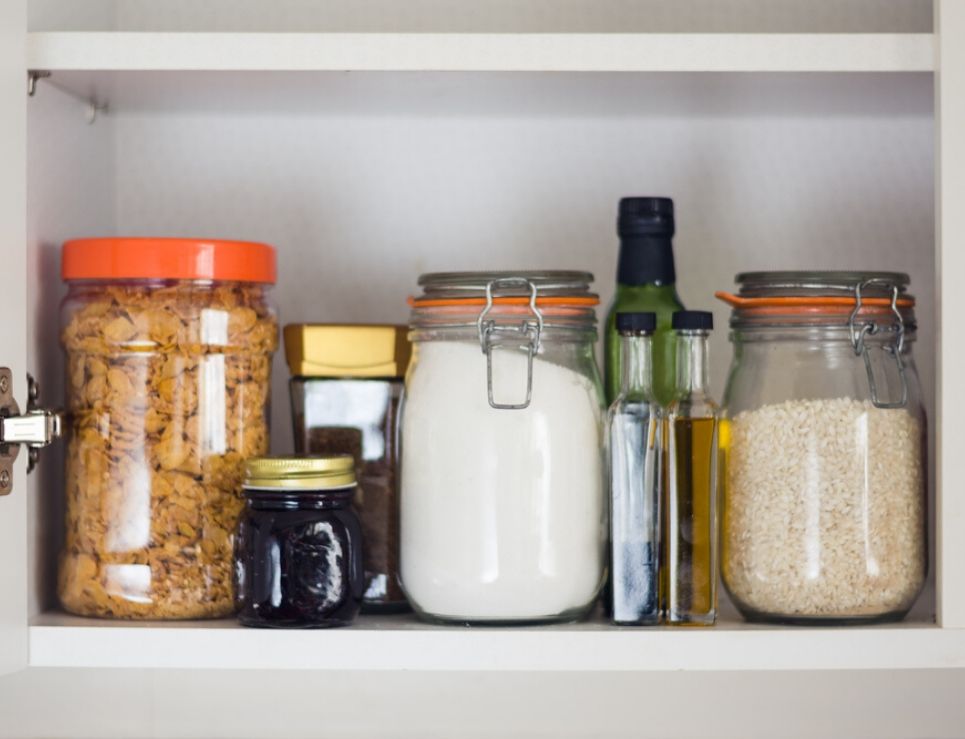 5 tips para organizar tu cocina pequeña sin gastar (con productos reciclables)