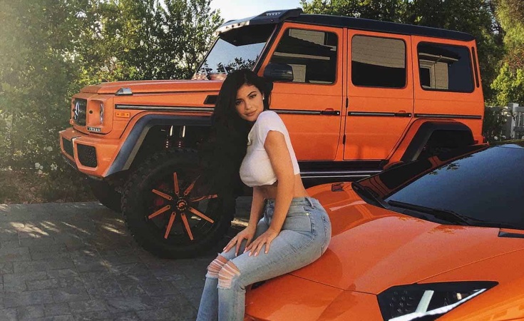 Conoce la lujosa colección de autos que tiene Kylie Jenner 7