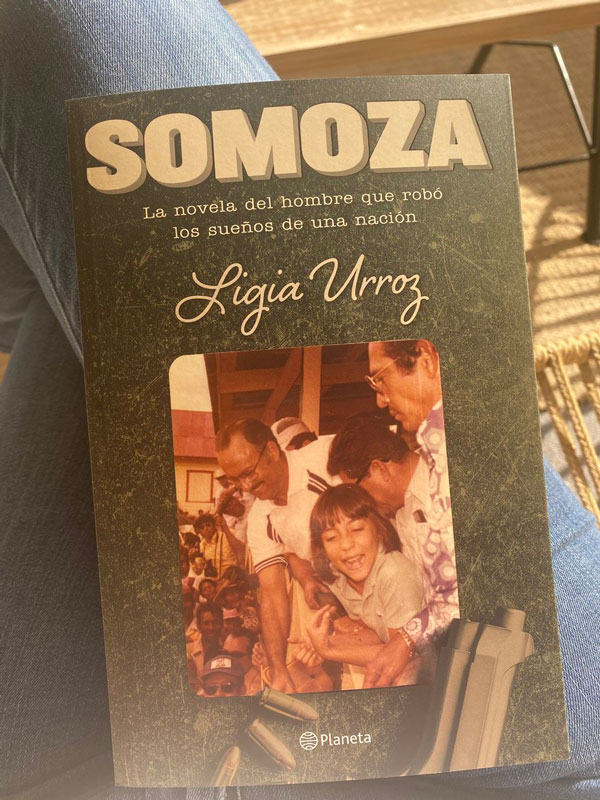 Ligia Urroz portada libro Somoza