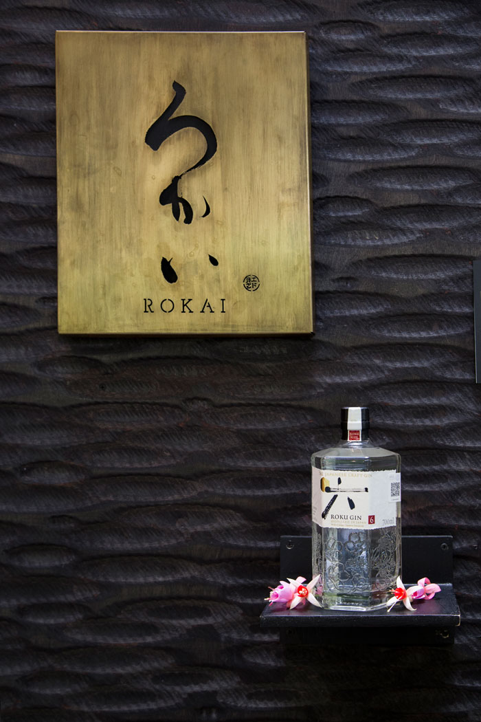 Roku Gin botella en Rokai Santa Fe