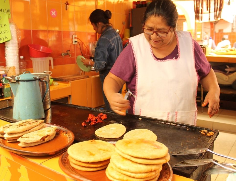 Los agachados: las peculiares fondas del Mercado Morelos, en Hidalgo 2