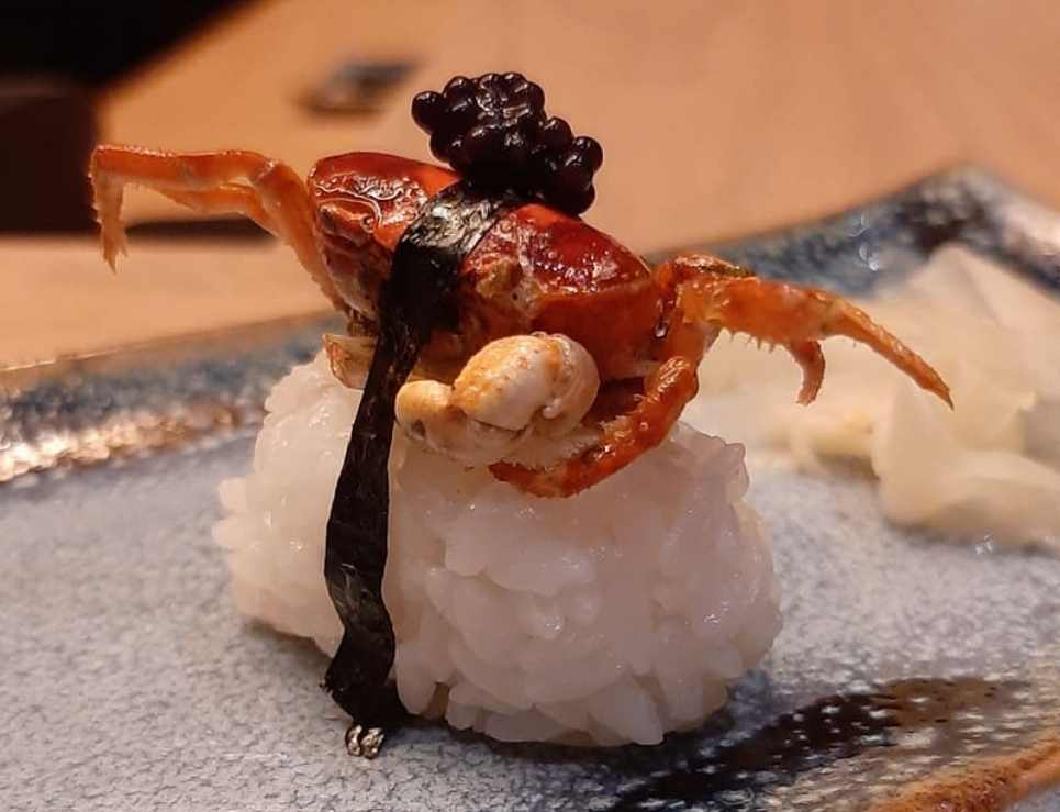El cangrejo japonés que puedes comer completo de un solo bocado