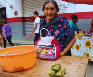 Mujer chatina en un mercado de Oaxaca.
