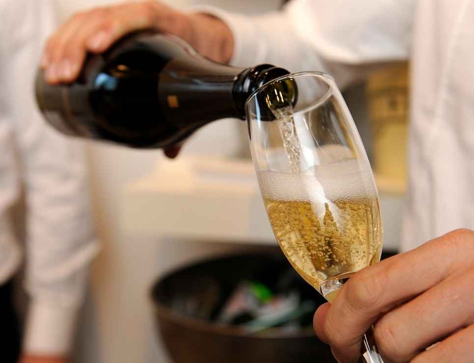5 maridajes sencillos para disfrutar del vino espumoso en casa