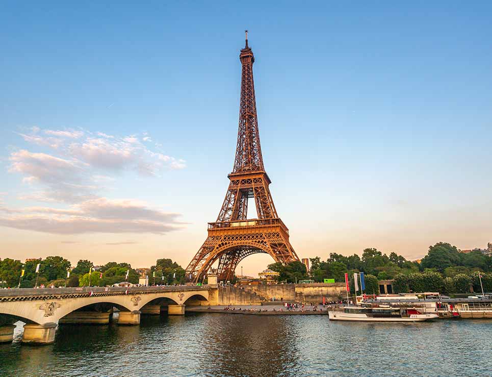 Eiffel,Tower,At,Sunset,With,Seine,River