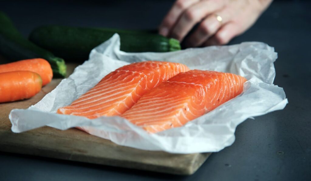 Por qué no pedir salmón en un restaurante, según chefs 0