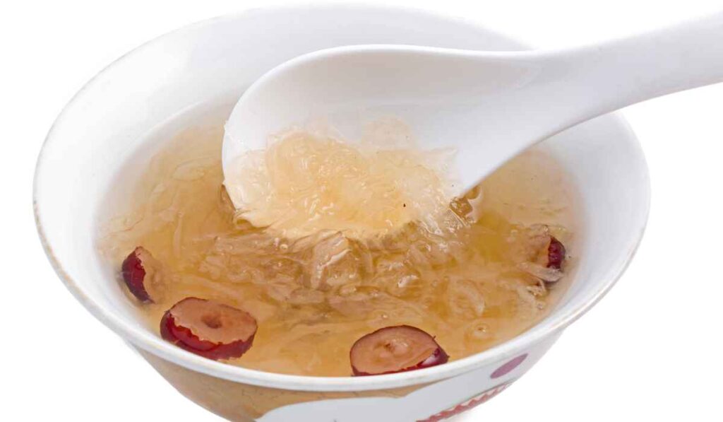 Sopa de nido, el manjar chino de saliva de aves que cuesta más de 100 dólares