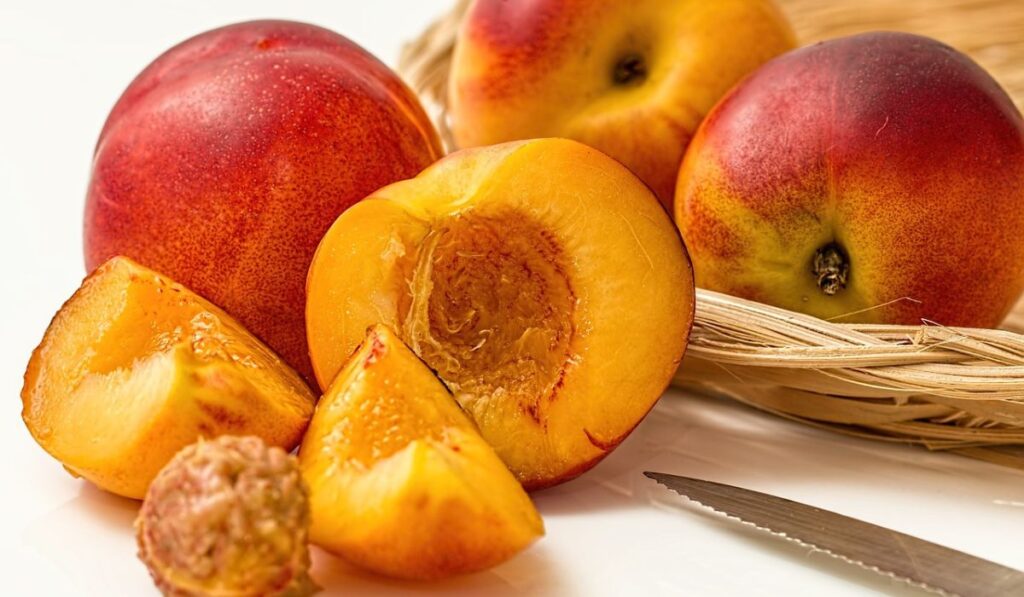 frutas en almíbar en casa