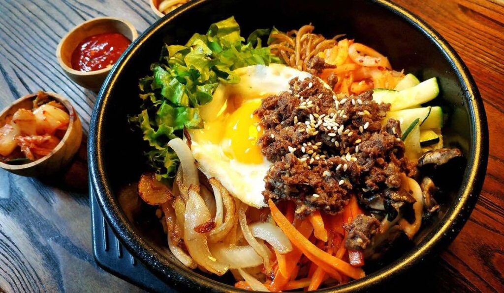 Así se ve el Bibimbap, platillo de comida coreana