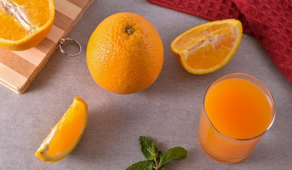 jugo de naranja en cocteles