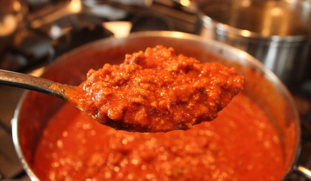 salsa de tomate con caldo de hueso. 