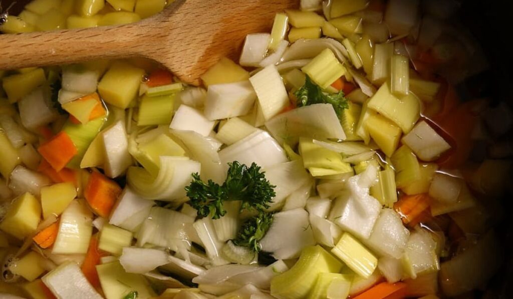 Verduras que pueden cocerse en caldo de hueso. 