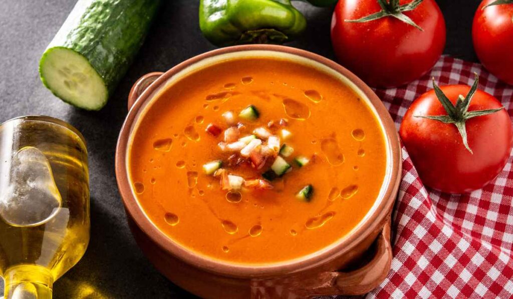 Gazpacho, la sopa fría que amarás comer durante la temporada de calor
