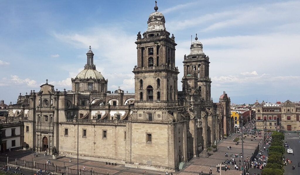 Catedral de ciudad de méxico, acontecimiento en el libro historia chiquita.