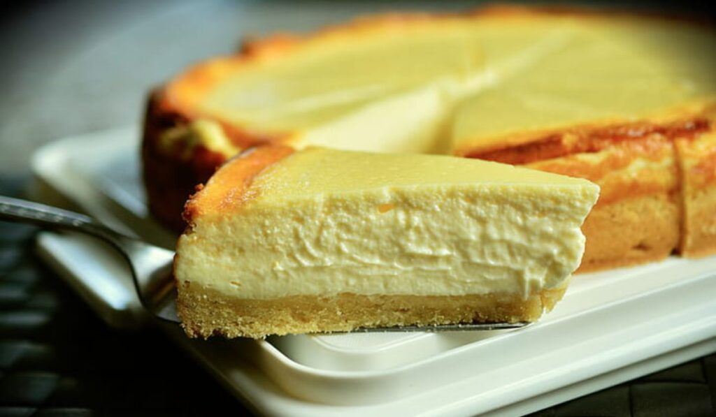 Cheesecake tradicional, opción de postres fríos.