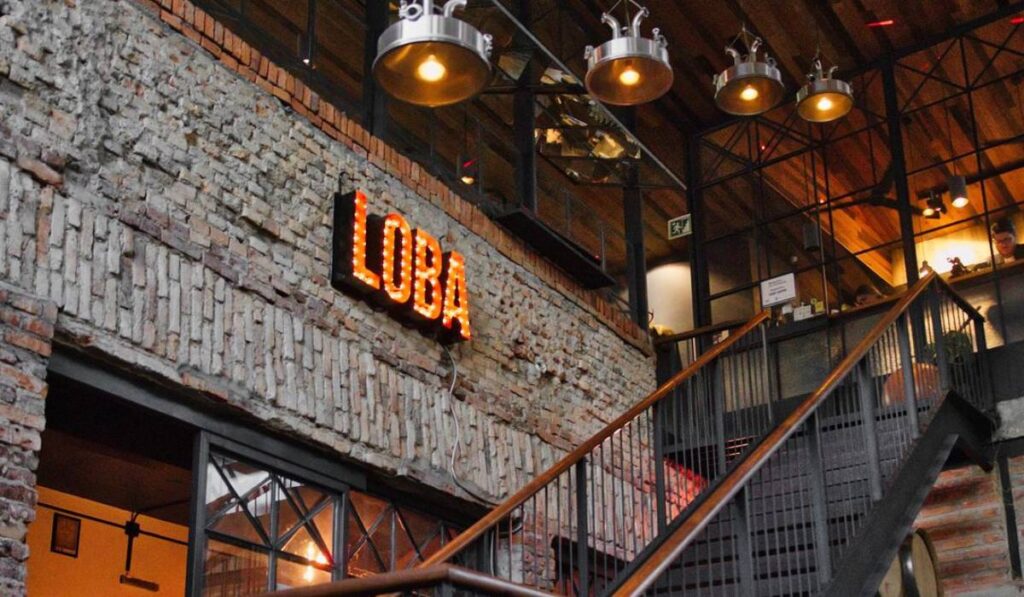 En el 2012 inicia Cerveza Loba, decide respetar su diseño y raíces, para conservar parte de lo que identifica a este lugar lleno de cultura.