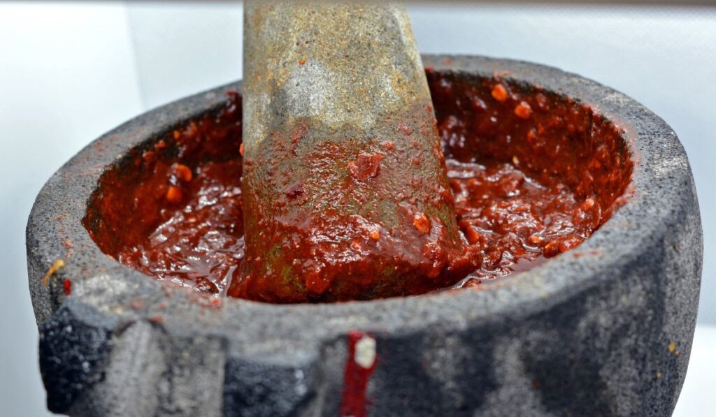 Receta de salsa roja con grana cochinilla.