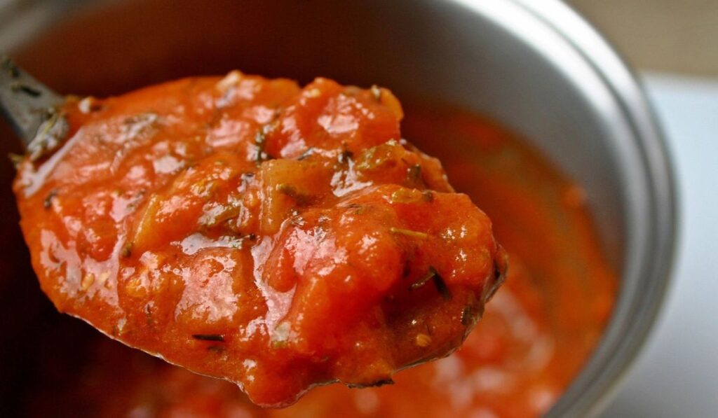 Puré de tomate, parte fundamental de la preparación de la minilla.