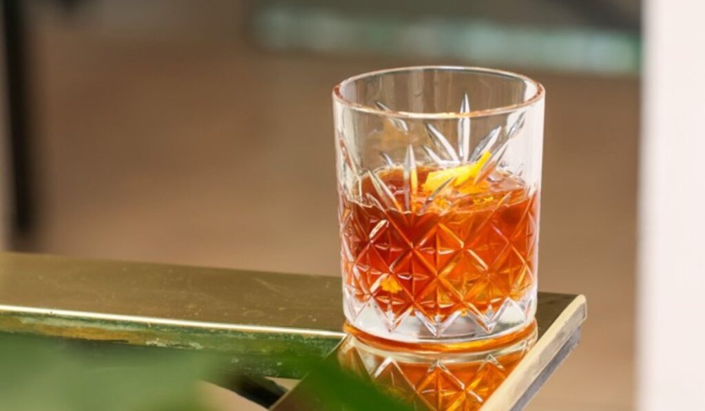 Bebida Old Fashioned es una combinación de whisky con café.