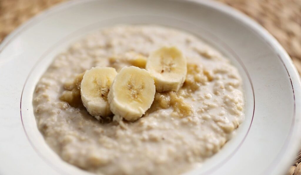 5 formas de incluir avena y plátano en tus desayunos de la semana￼