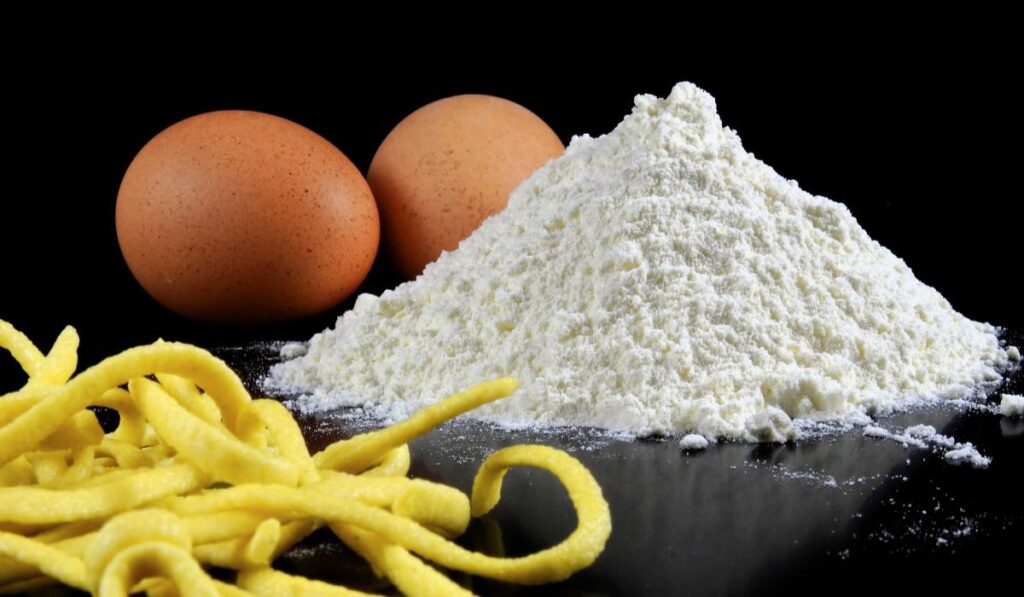 Ingredientes para preparar pasta fresca.