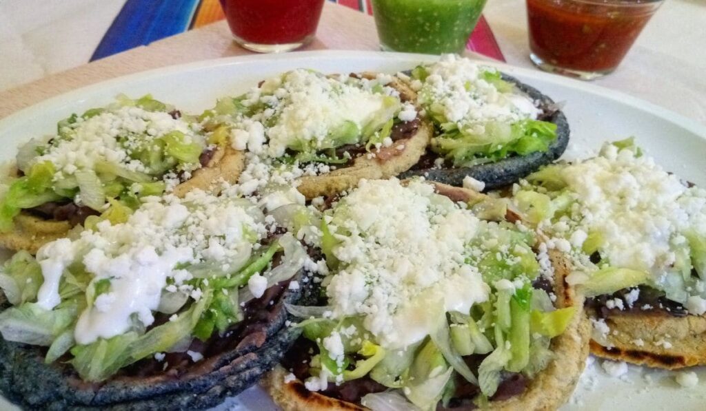 Sopes, parte de las recetas mexicanas para las fiestas patrias.